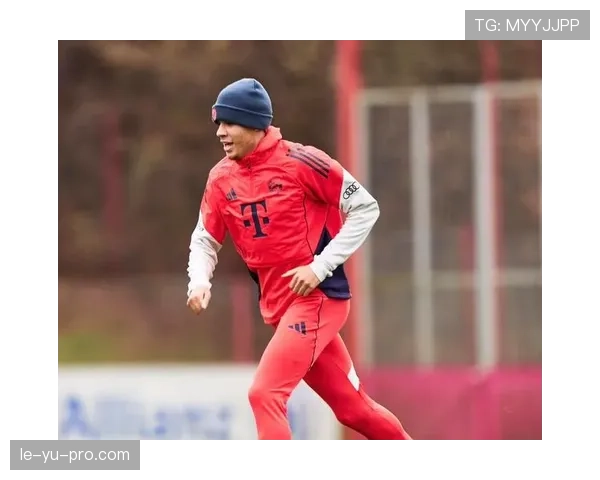 穆西亚拉重返德国：从英格兰青训到拜仁核心的融入之路