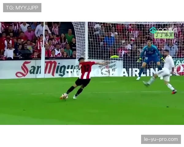 皇马后防铁闸再现默契:库尔图瓦与鲁迪格联手筑起钢铁防线 皇马后防铁闸再现默契:库尔图瓦与鲁迪格联手筑起钢铁防线