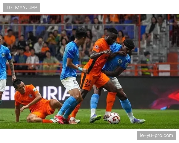 中超赛季回顾：群雄逐鹿激战正酣，新星闪耀谁能问鼎冠军？