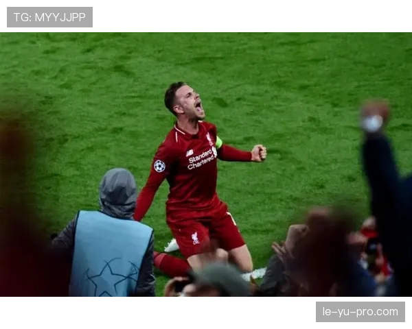 阿克状态火热助曼城高歌猛进，英超赛场持续闪耀