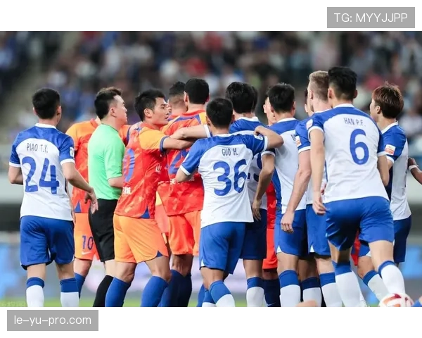 布莱克本球衣蓝白方格设计引发球迷热议