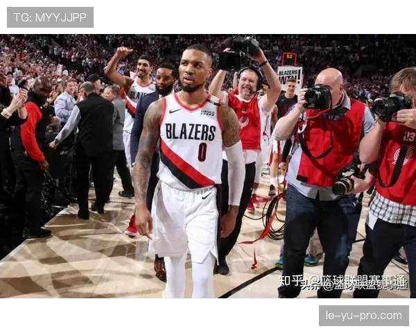 利拉德挡拆拉开空间提升效率，助力开拓者进攻核心转型