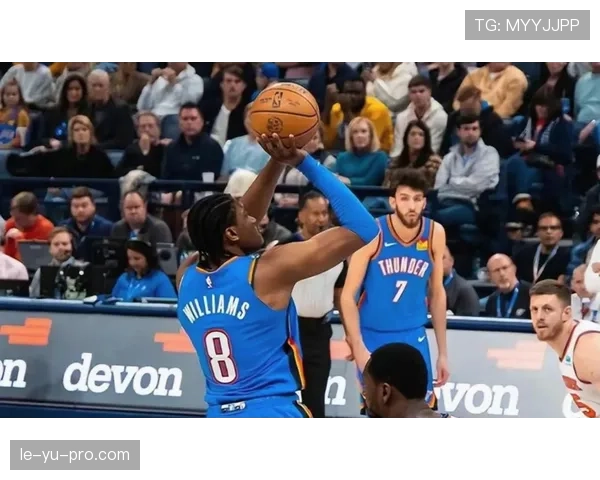 罗宾逊篮下封盖拉开对位差距为布伦森创造外线空间